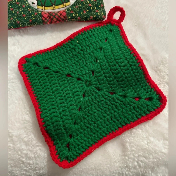 Vintage Christmas Handmade Pot Holders Crocheted Poinsettia & Teddy Bear Drummer - Picture 3 of 9